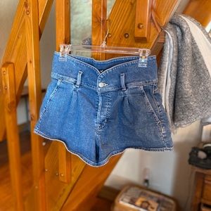 HOLLISTER HIGH RISE MOM SHORTS